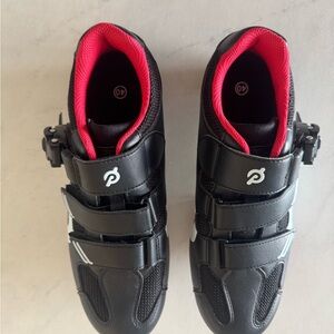 Peloton biking shoes light-no use